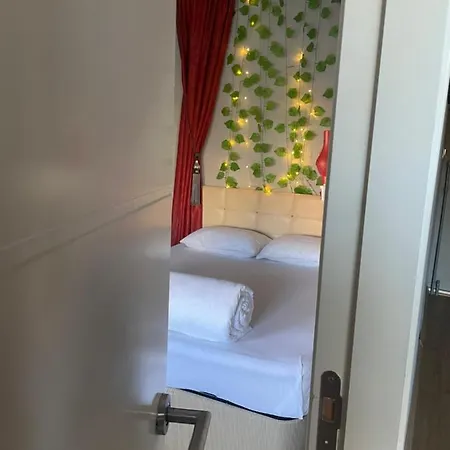 Aden فندق إسكيشير