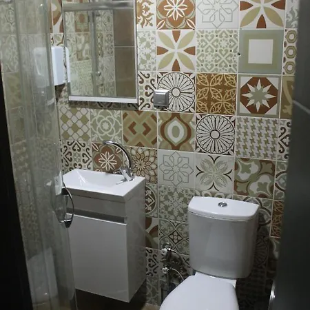 Aden * إسكيشير