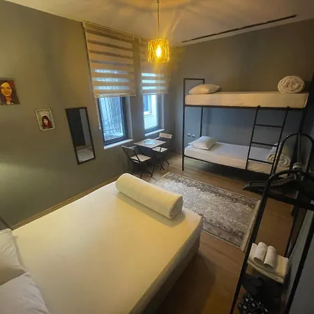 Aden * إسكيشير